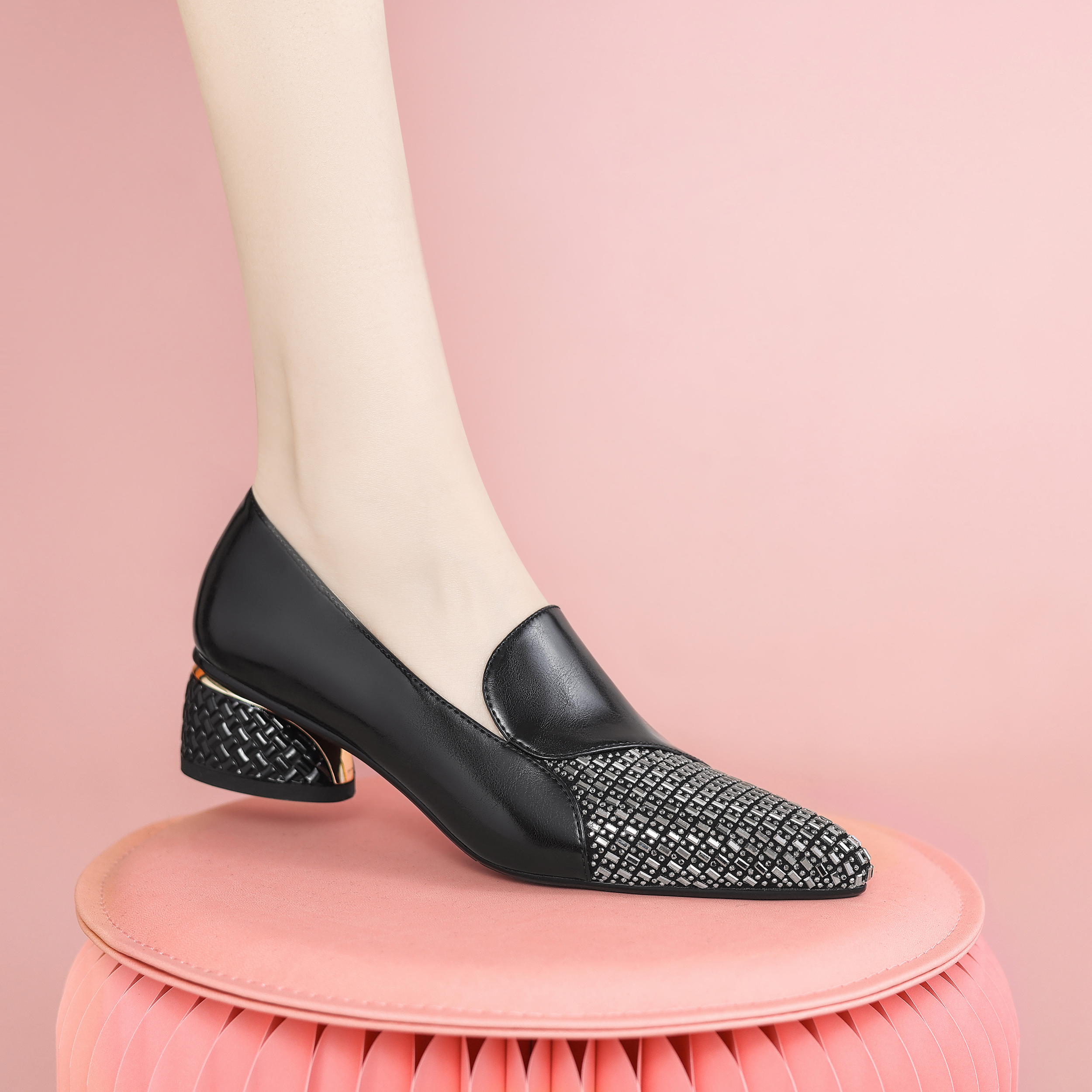 黑钻美人尖头春季上班通勤粗跟低跟气质时尚真皮单鞋h3003