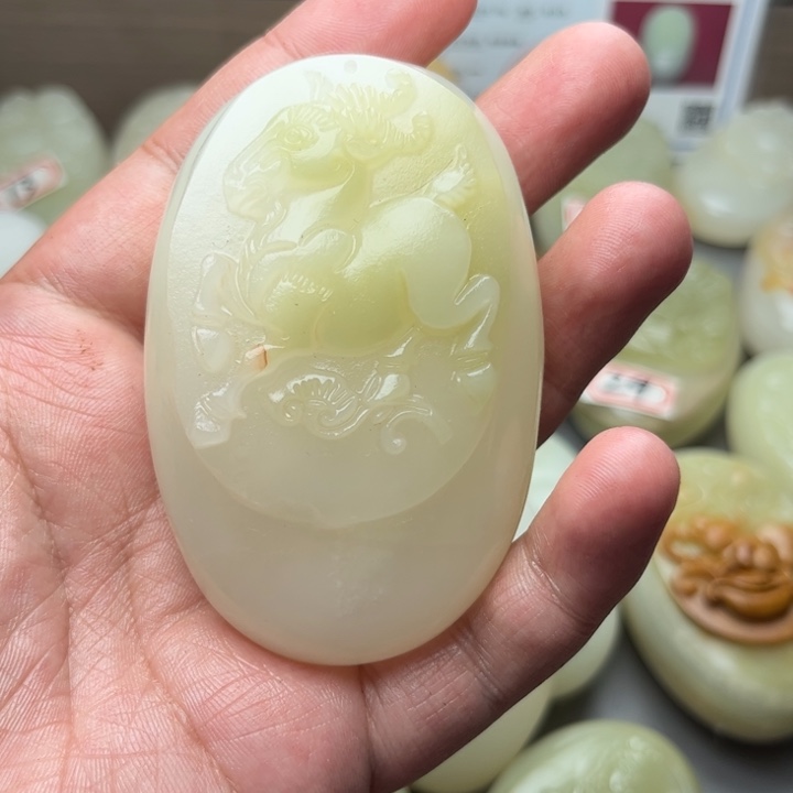 平**福石材方解石手把件