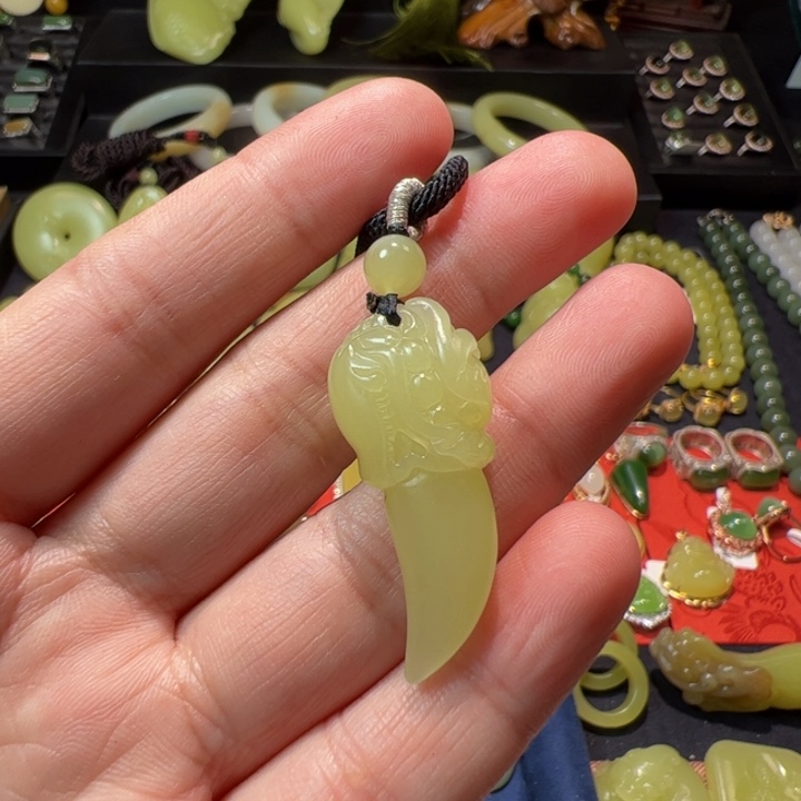和田玉（黄玉）颈饰未镶嵌