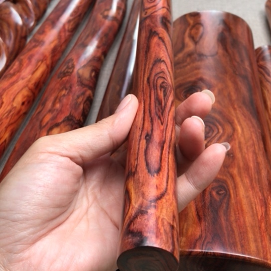 阳***》海南黄花梨擀面杖