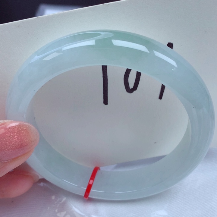 翡翠手镯未镶嵌翡翠