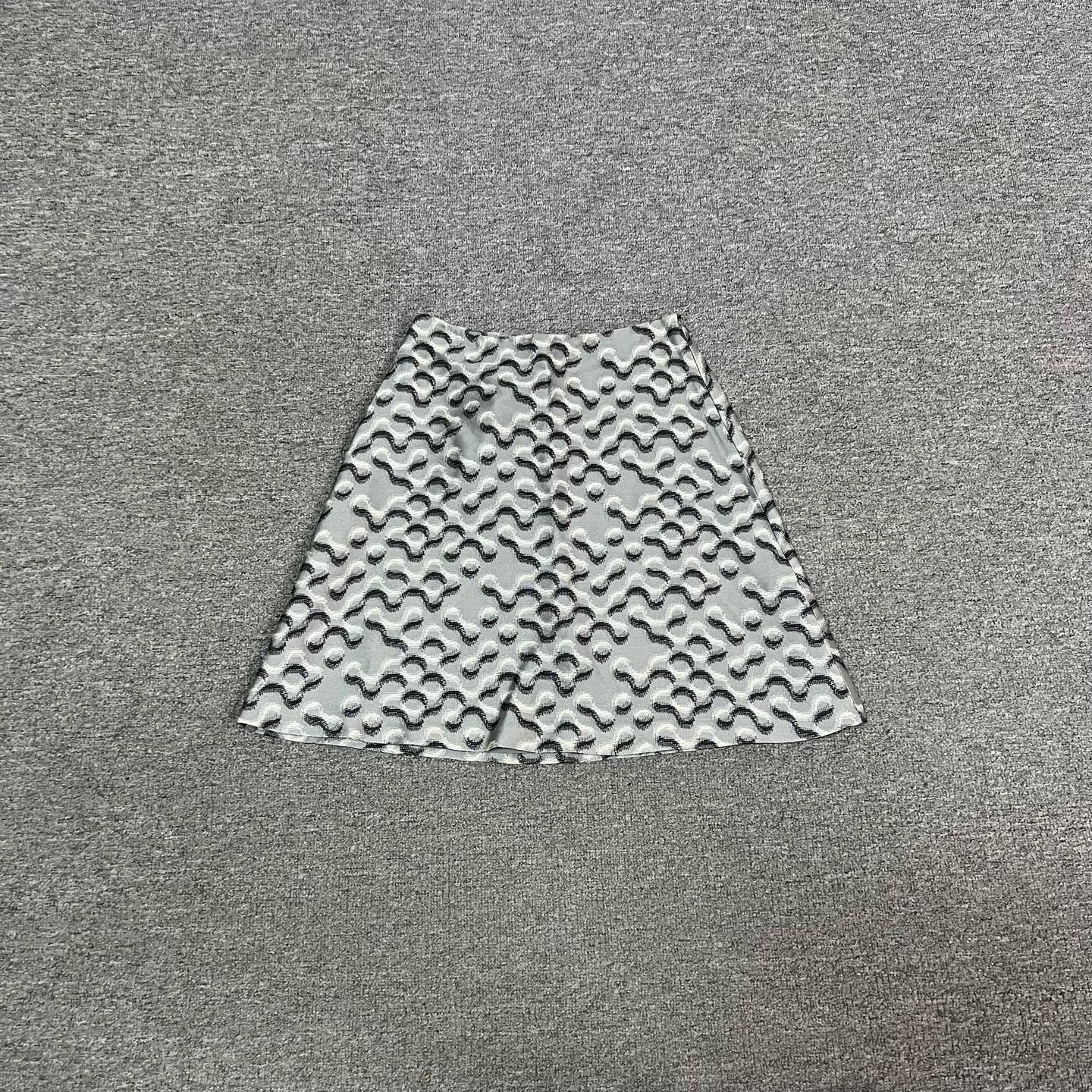 99新 Prada/普拉达 prada 半身裙 36码