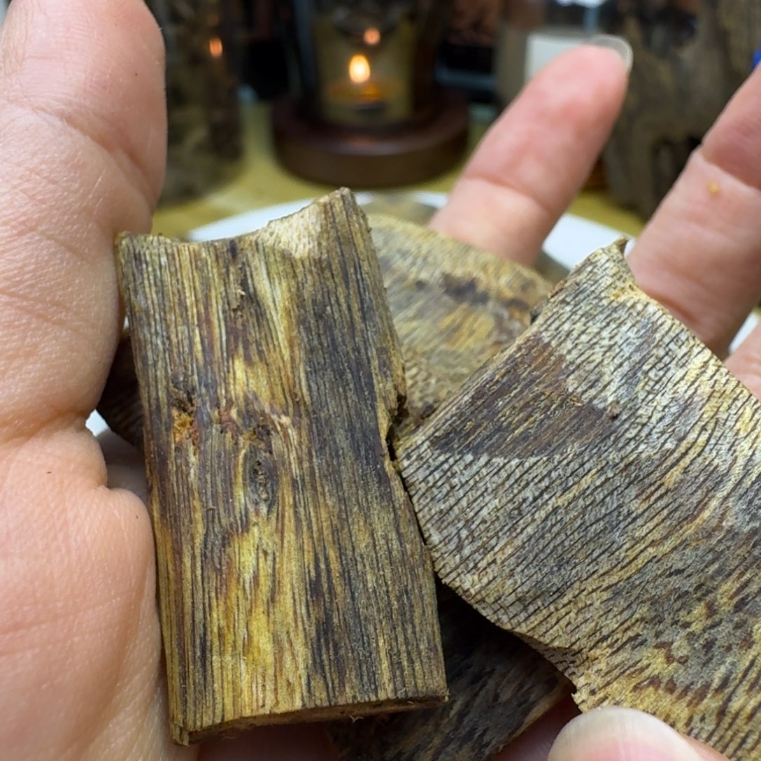沉香沉香碎屑海南白棋乌身圆叶高油块料50g