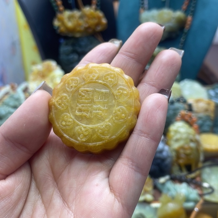 蛇纹石玉合金颈饰