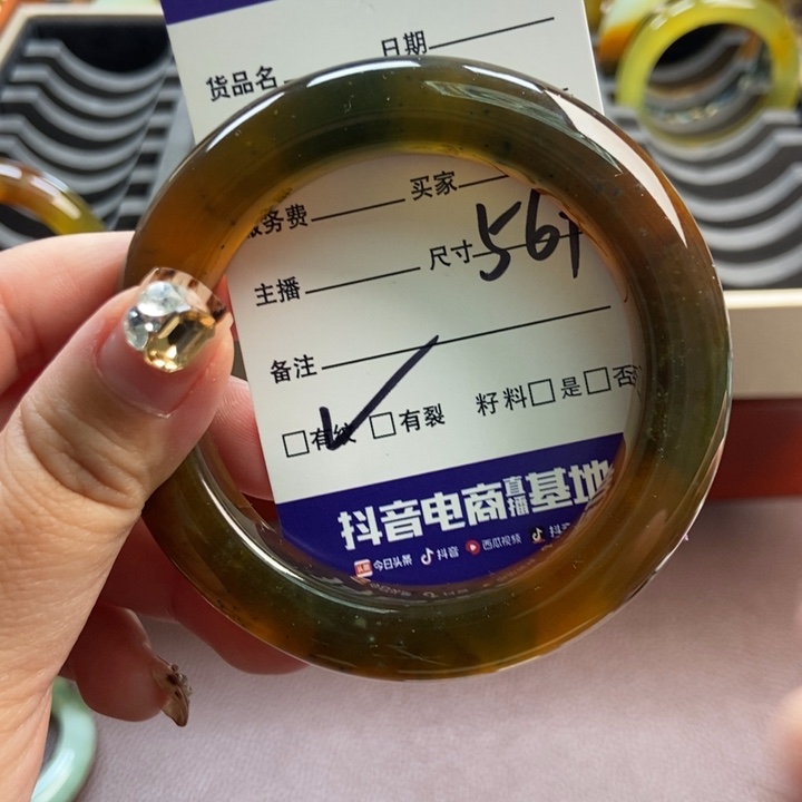 蛇纹石玉未镶嵌手镯挂件