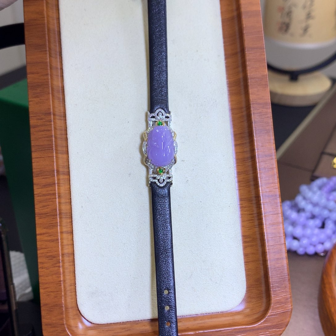 翡翠颈饰18K金镶嵌翡翠