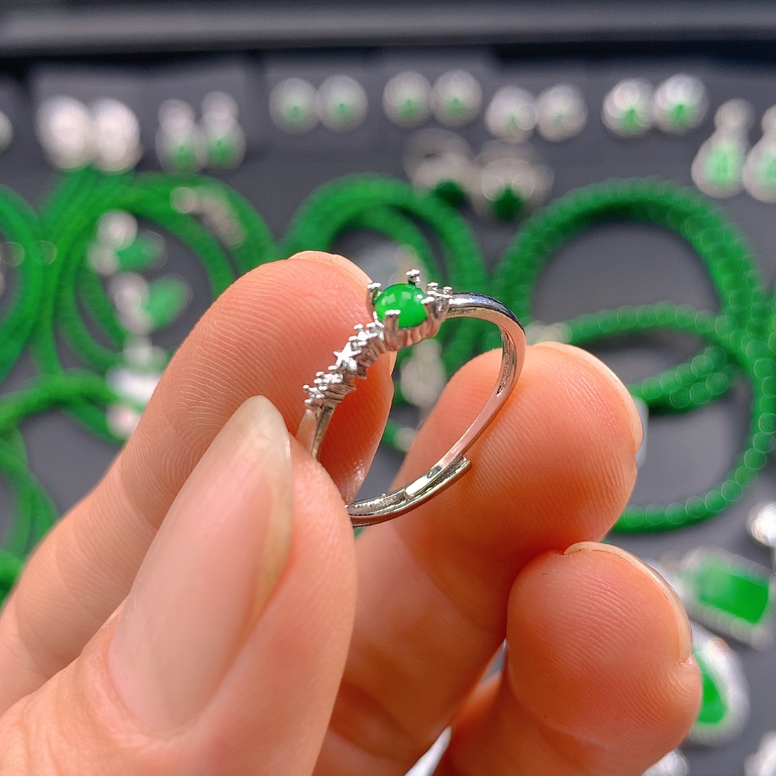 翡翠手链未镶嵌翡翠