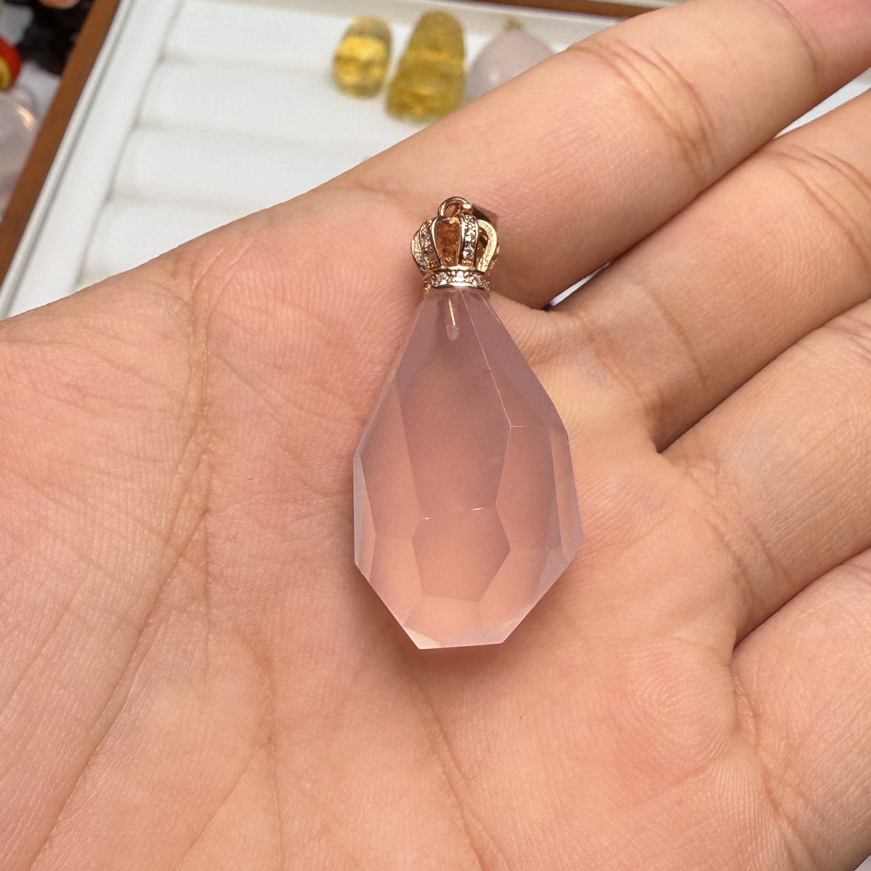 天然粉水晶随型 尺寸：34.4-18-12.6mm女款冰透