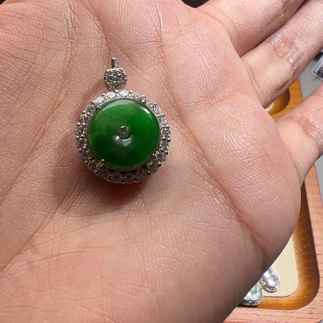 翡翠未镶嵌颈饰吊坠