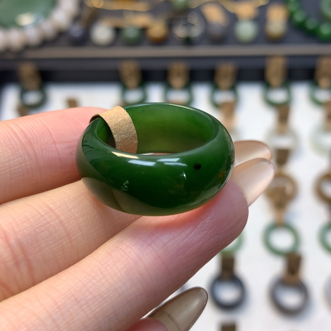 和田玉戒指未镶嵌俄7红皮帝王绿