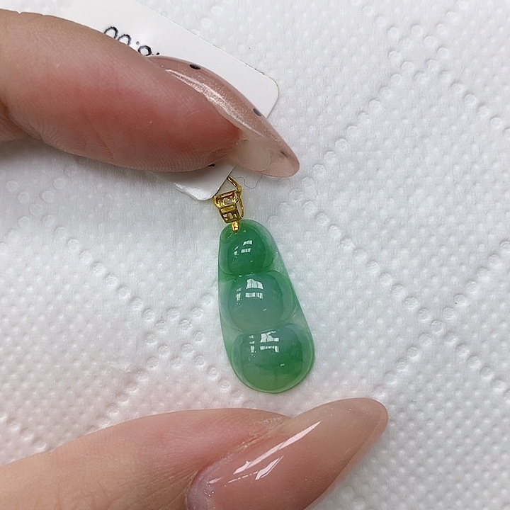 颈饰18K金镶嵌翡翠