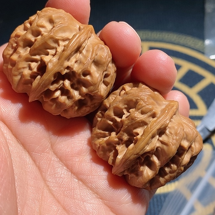 【闪购商品】文玩核桃吊坠平谷方块