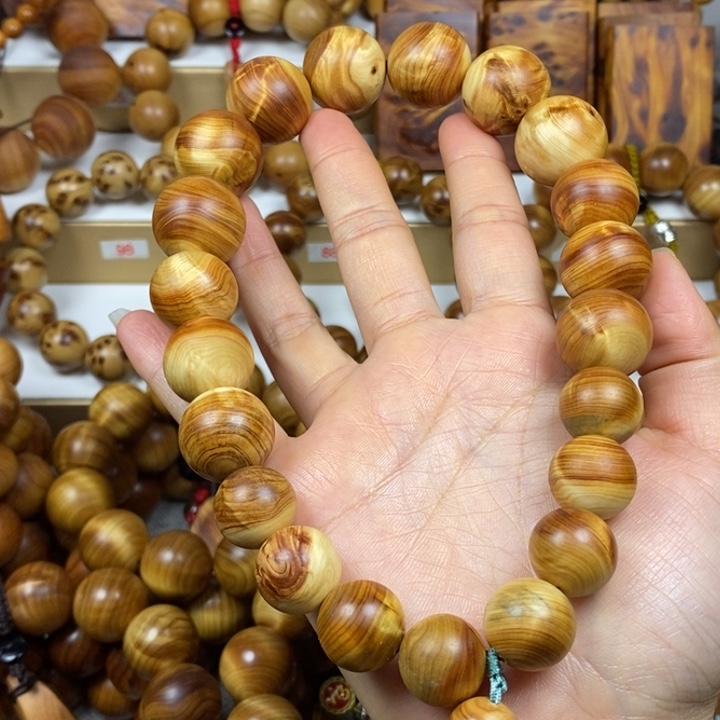 ****）柏木（崖柏）多宝珠龙胆手持