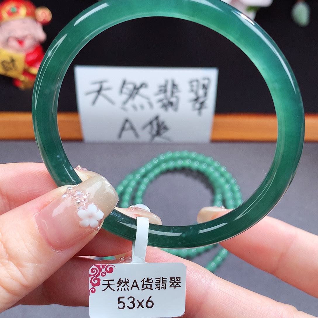 翡翠未镶嵌手镯（圆镯）