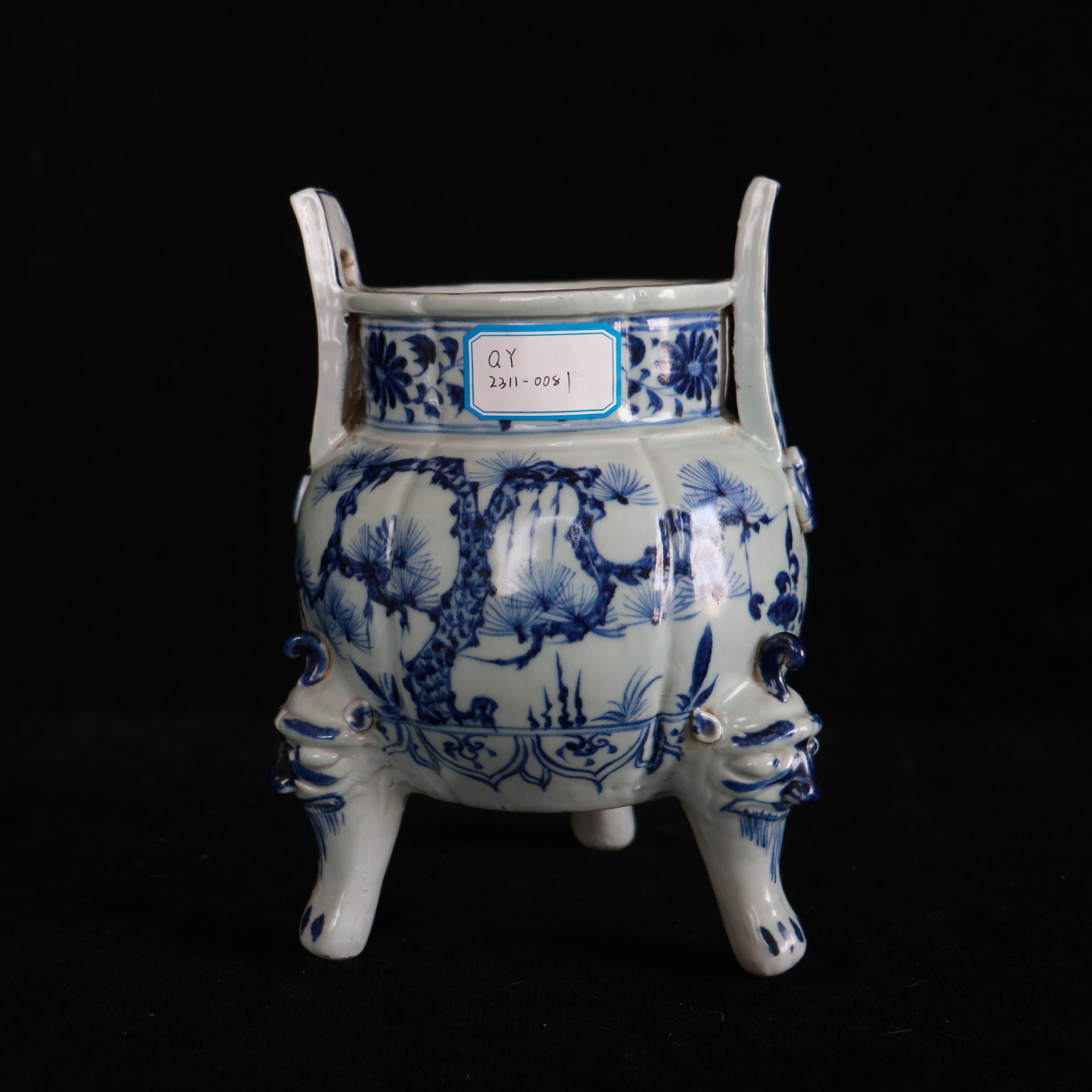 明 青花岁寒三友图朝天耳三足炉