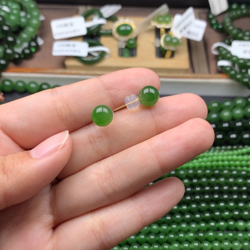 【闪购商品】18K金镶嵌和田玉（碧玉）耳钉.**！