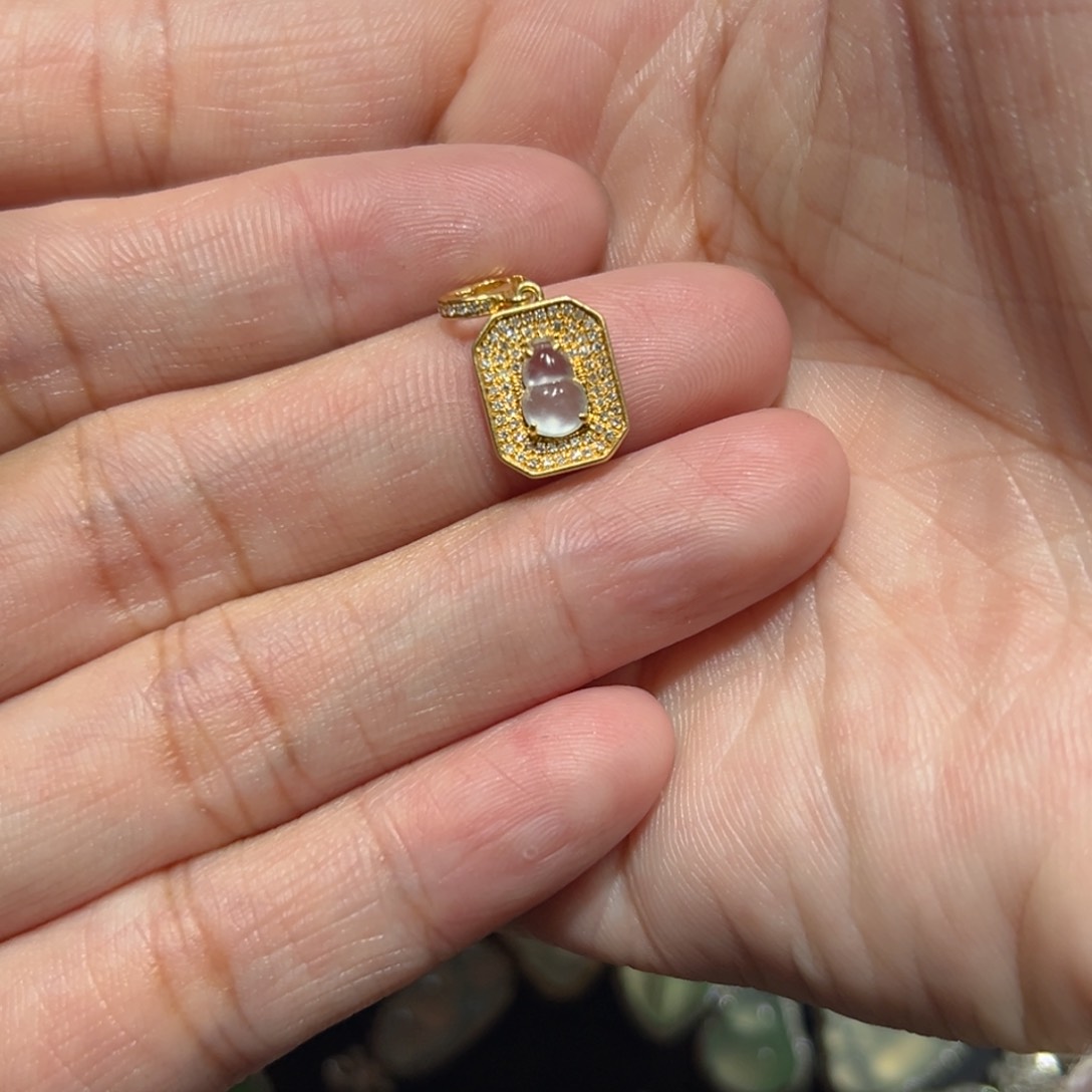 翡翠颈饰18K金镶嵌想**鱼吊坠