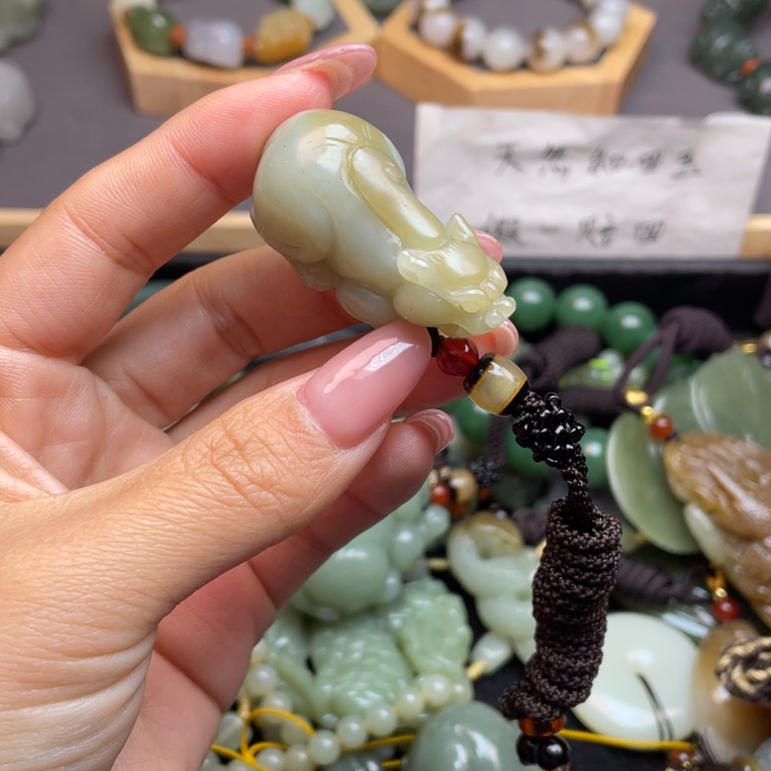 和田玉颈饰未镶嵌