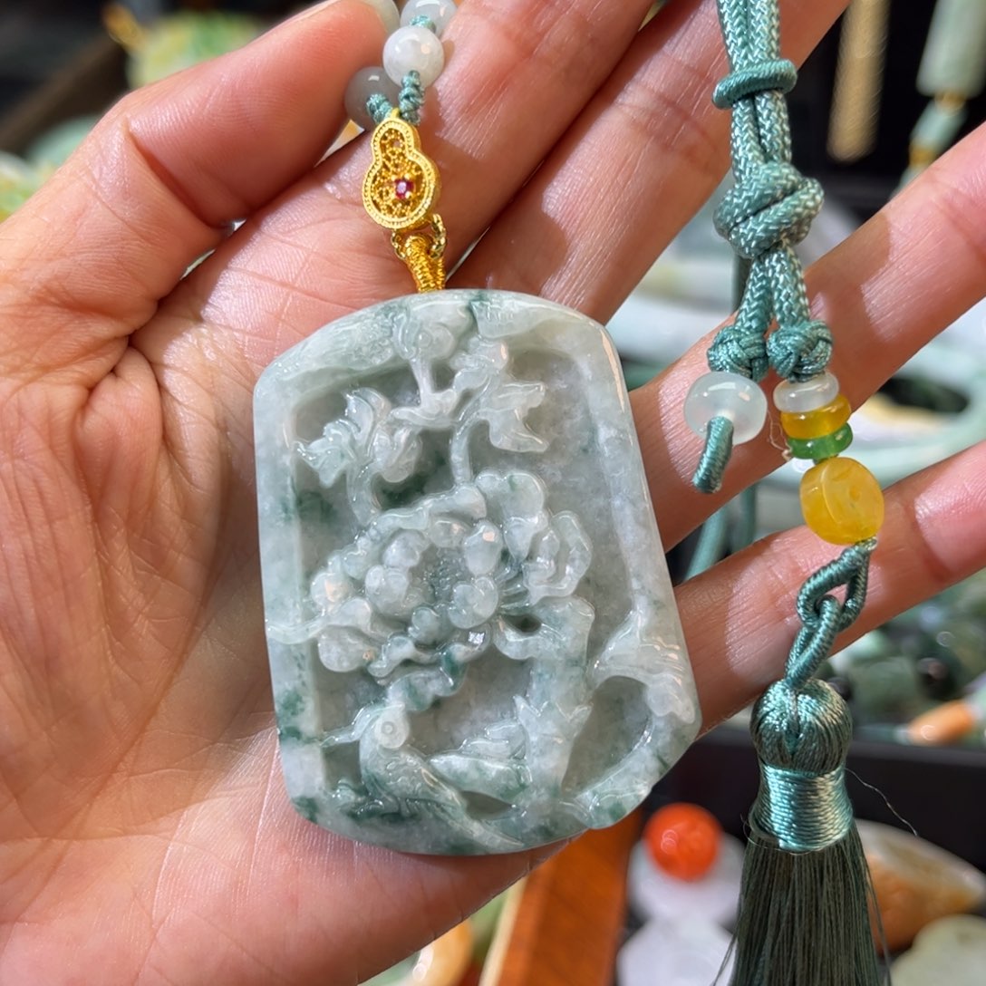 翡翠颈饰未镶嵌待编款