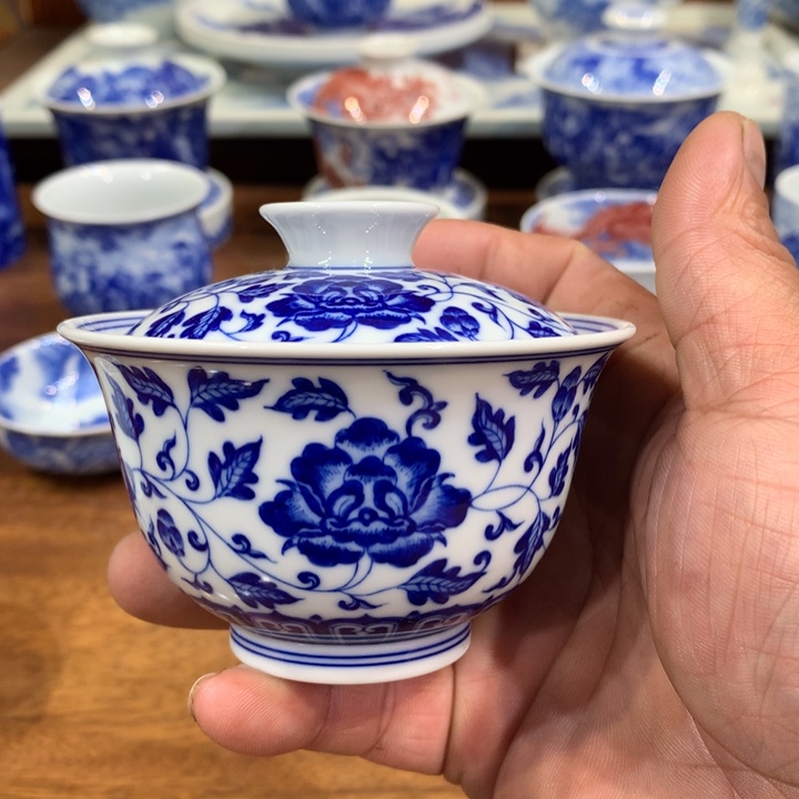 柴窑青花缠枝山茶花