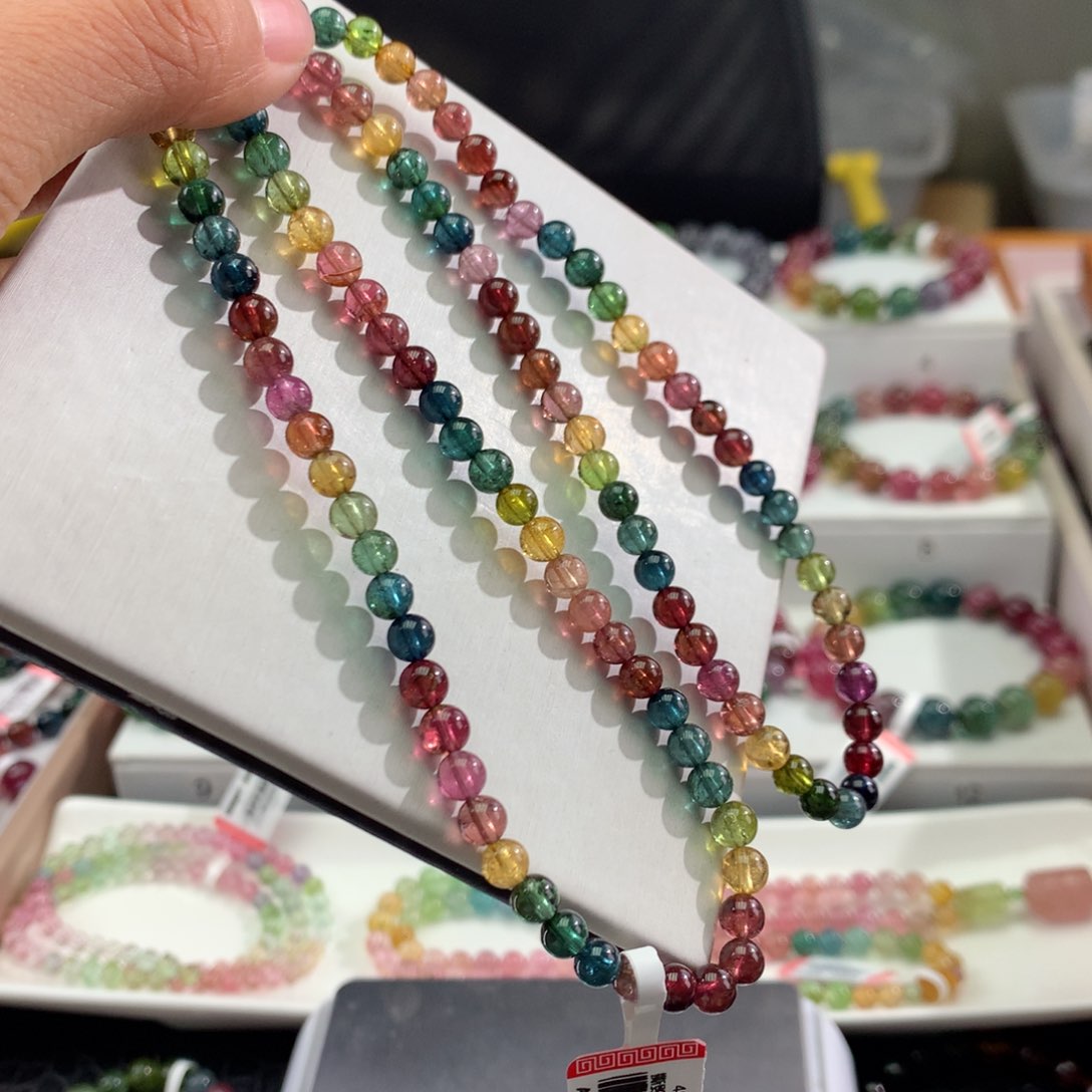 碧玺手链未镶嵌    5.3mm。    