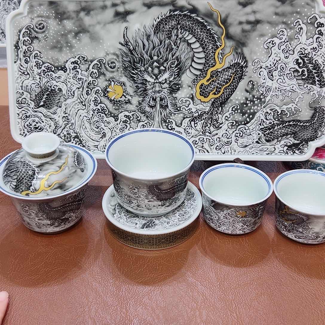 摆件景德镇陶瓷艺术展在上海开幕之际隆重