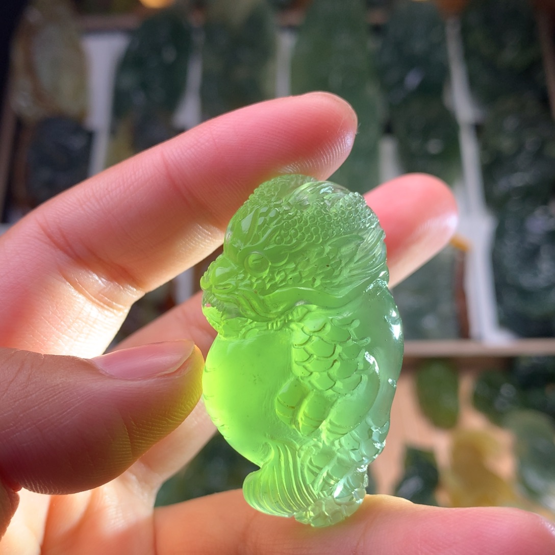 未镶嵌蛇纹石玉挂件龙宝