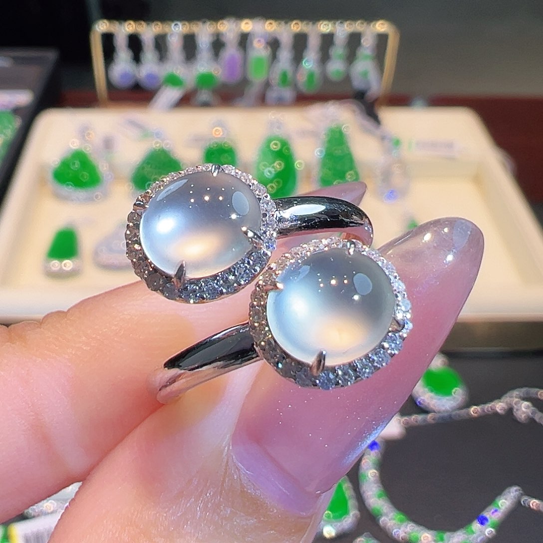 翡翠戒指18K金镶嵌翡翠