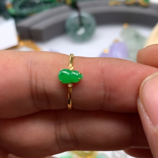 翡翠颈饰未镶嵌翡翠