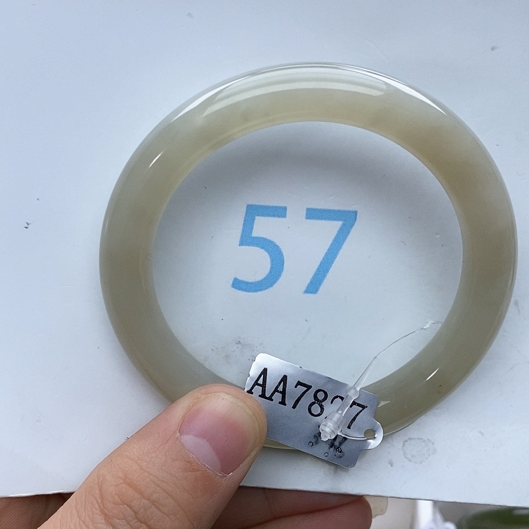 和田玉手镯未镶嵌v**?