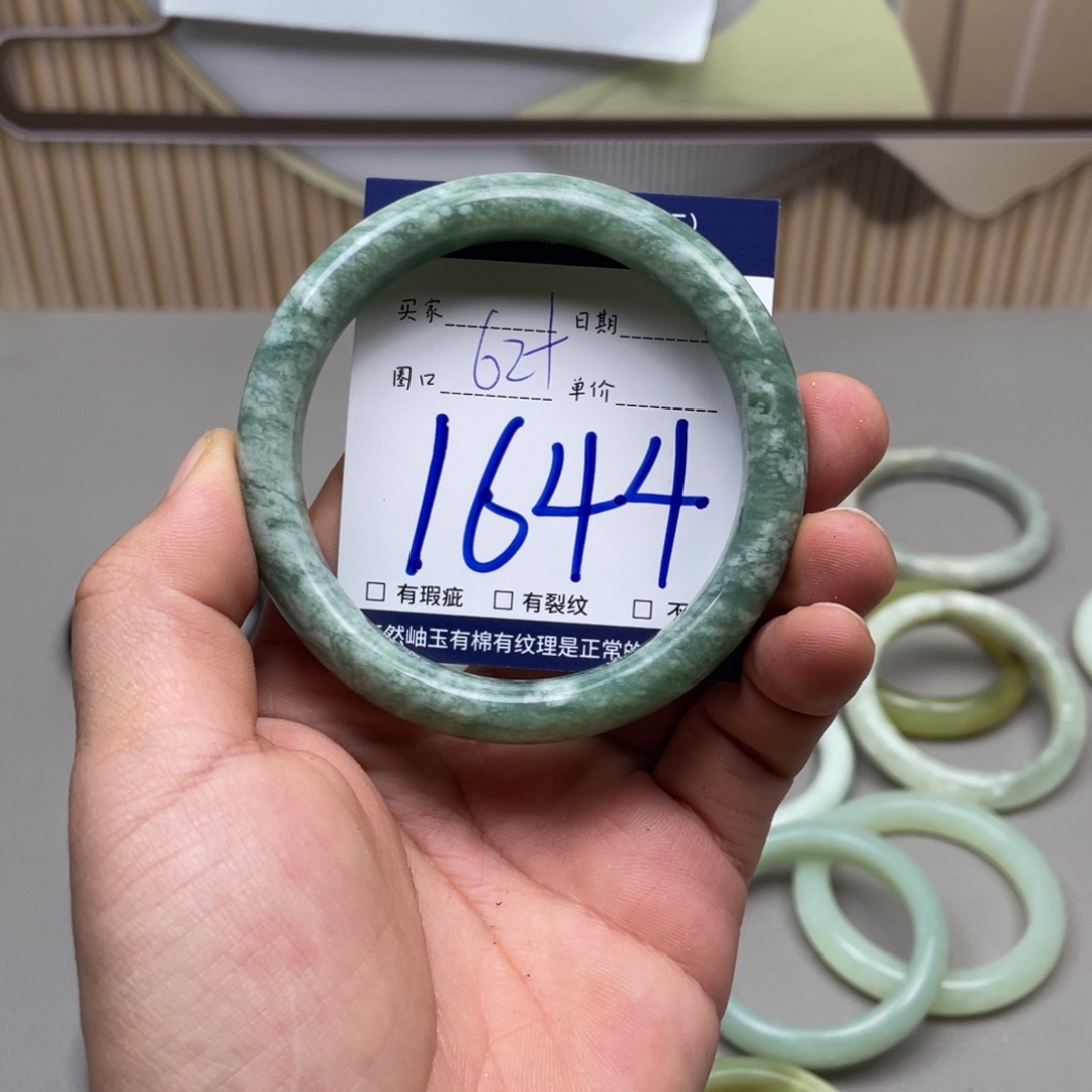 岫玉手镯手镯未镶嵌