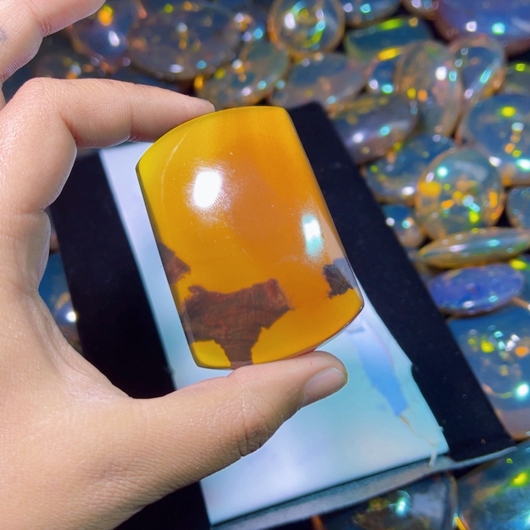 琥珀裸石未镶嵌琥珀