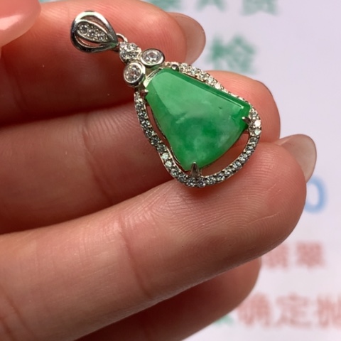 翡翠颈饰未镶嵌翡翠