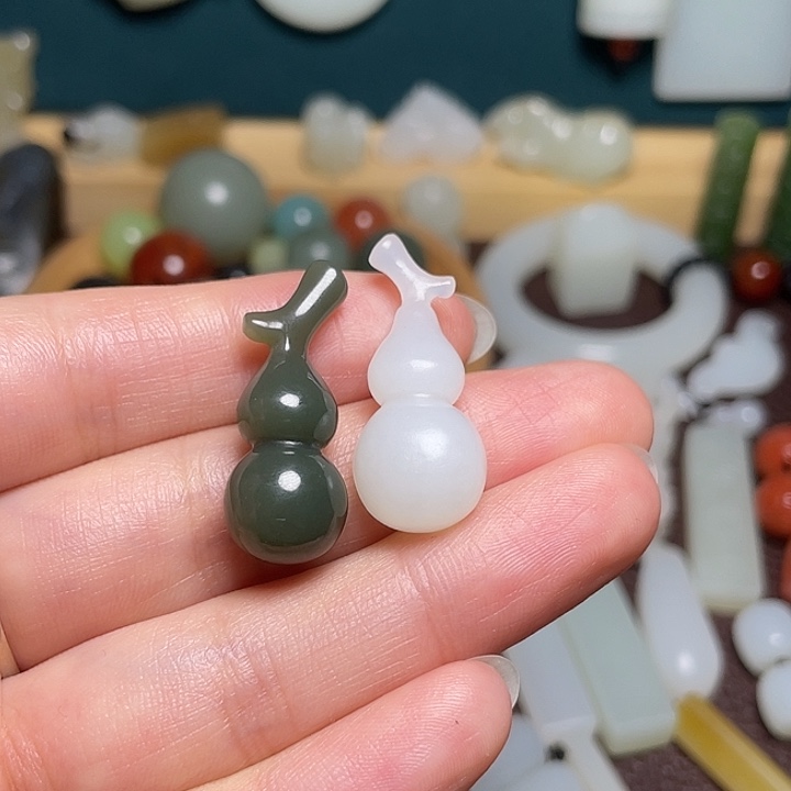 ****牛颈饰未镶嵌和田玉