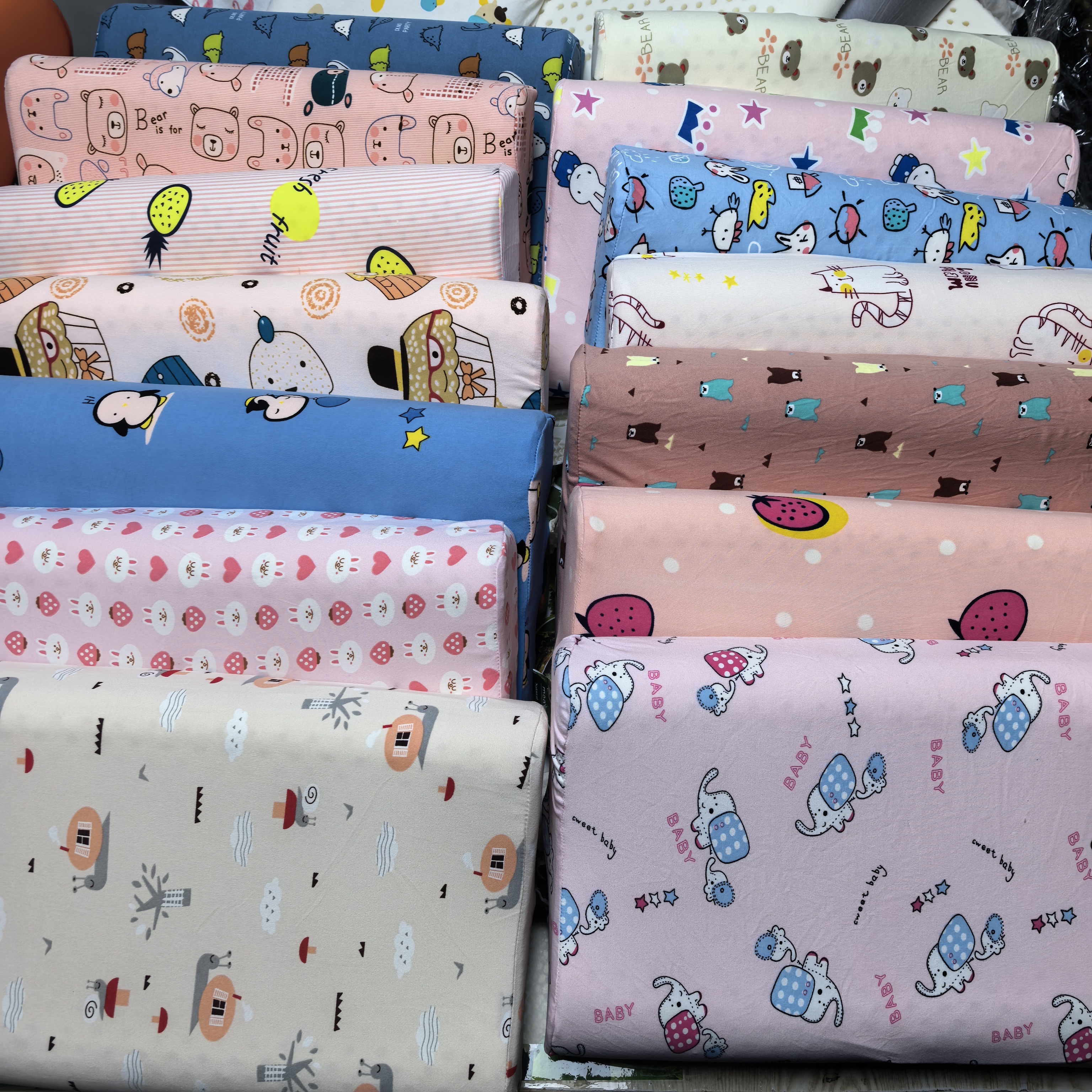 乳胶枕儿童大童青少年护颈枕针织牛奶绒枕芯可拆洗吸汗透气学生枕