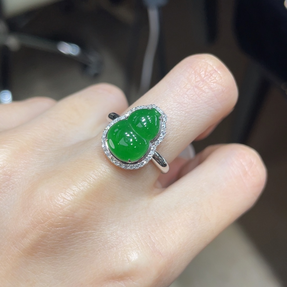 翡翠颈饰18K金镶嵌天然缅甸翡翠a货