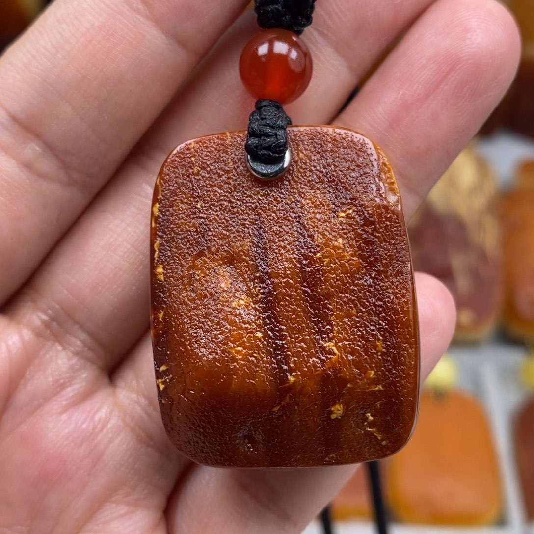 未镶嵌吊坠(赠链)琥珀