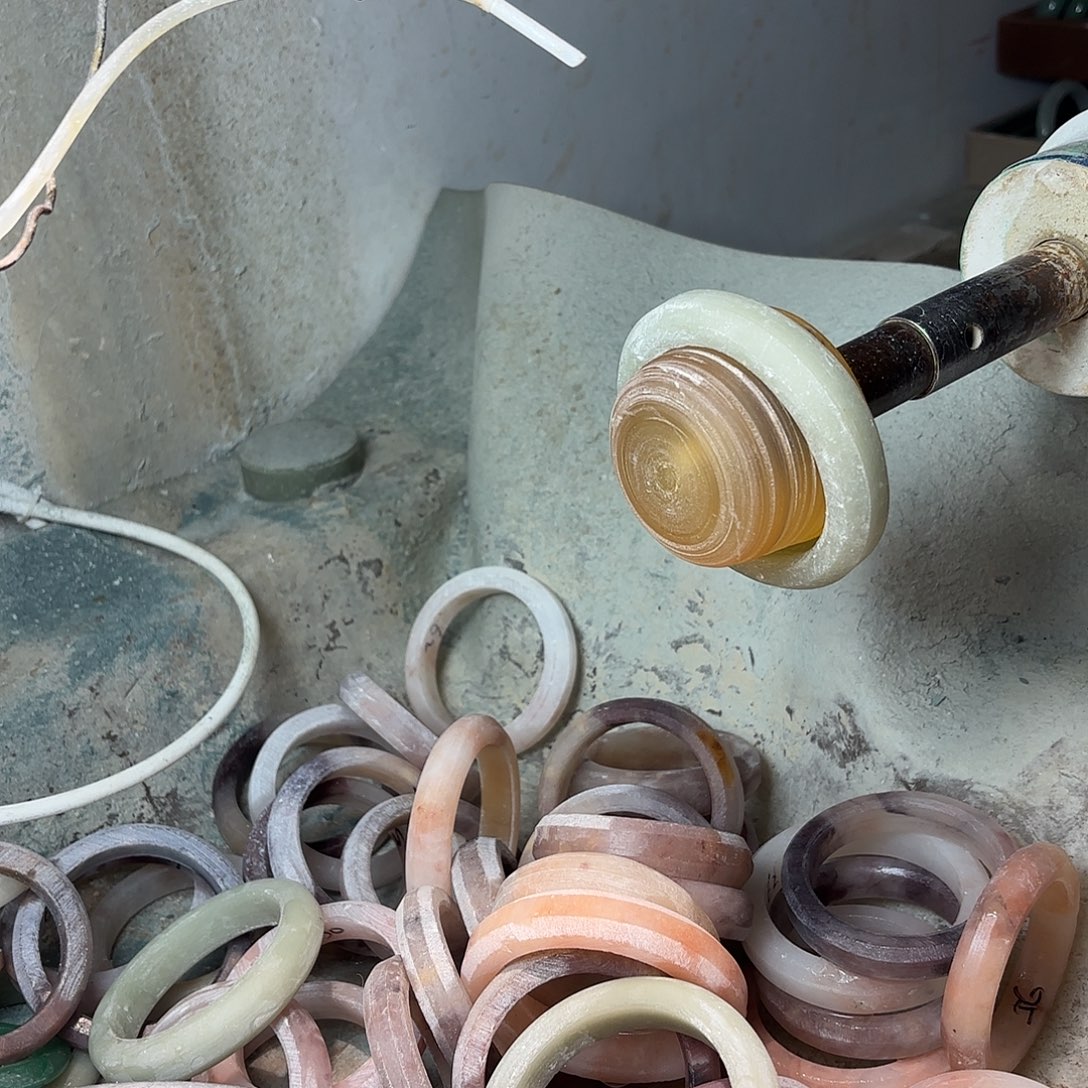 诺***雨石英质玉未镶嵌手镯