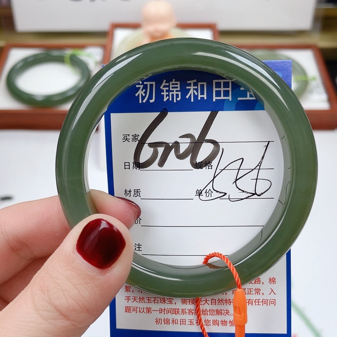 和田玉手镯未镶嵌