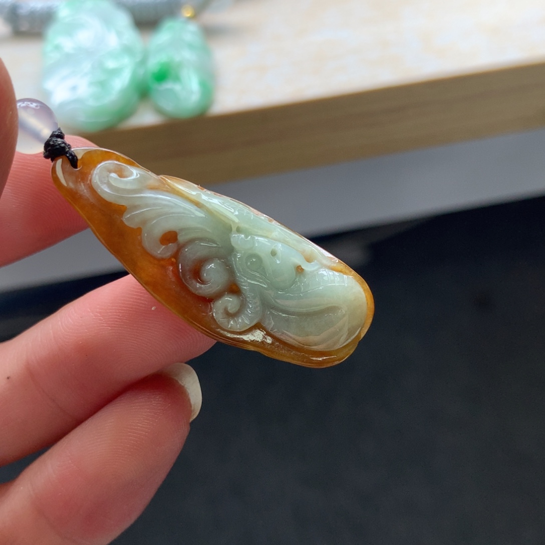 翡翠未镶嵌颈饰吊坠