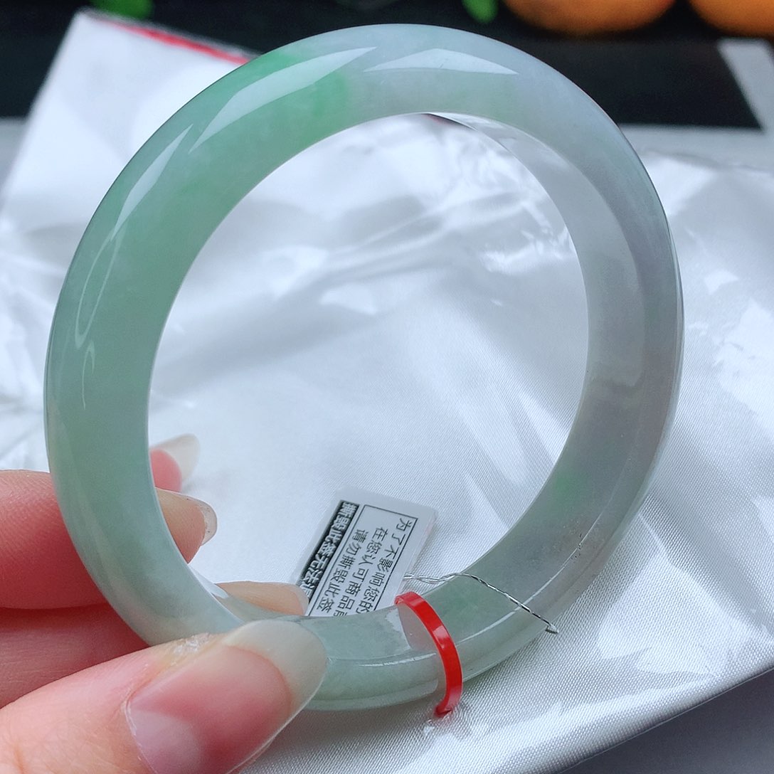翡翠手镯未镶嵌61圈