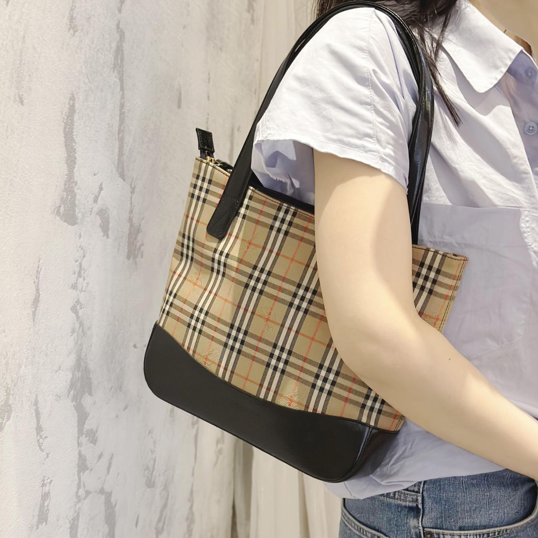 95新 BURBERRY/博柏利 大吉中古sz/Burberry战马格纹单肩包
