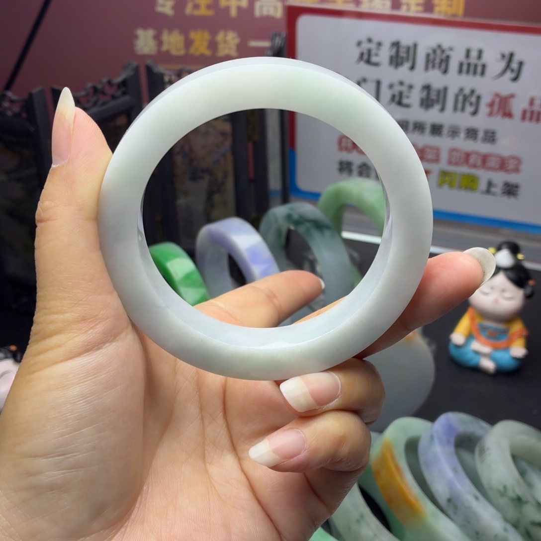 夜***高定制翡翠未镶嵌缅甸翡翠多样性发一