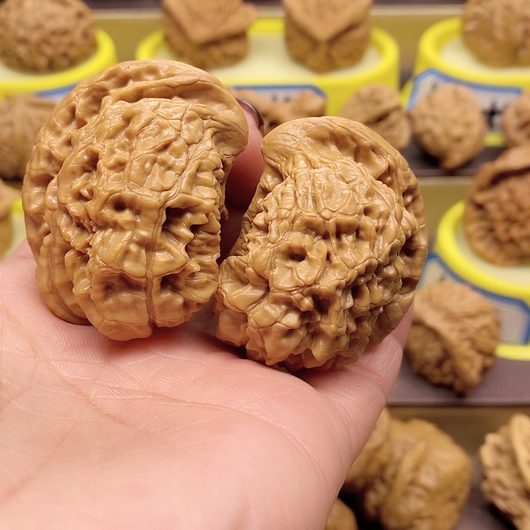 文玩核桃吊坠永*座山雕