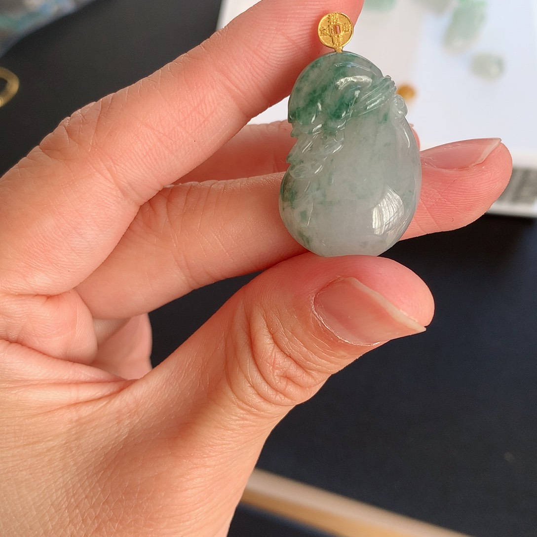 颈饰18K金镶嵌翡翠钱袋