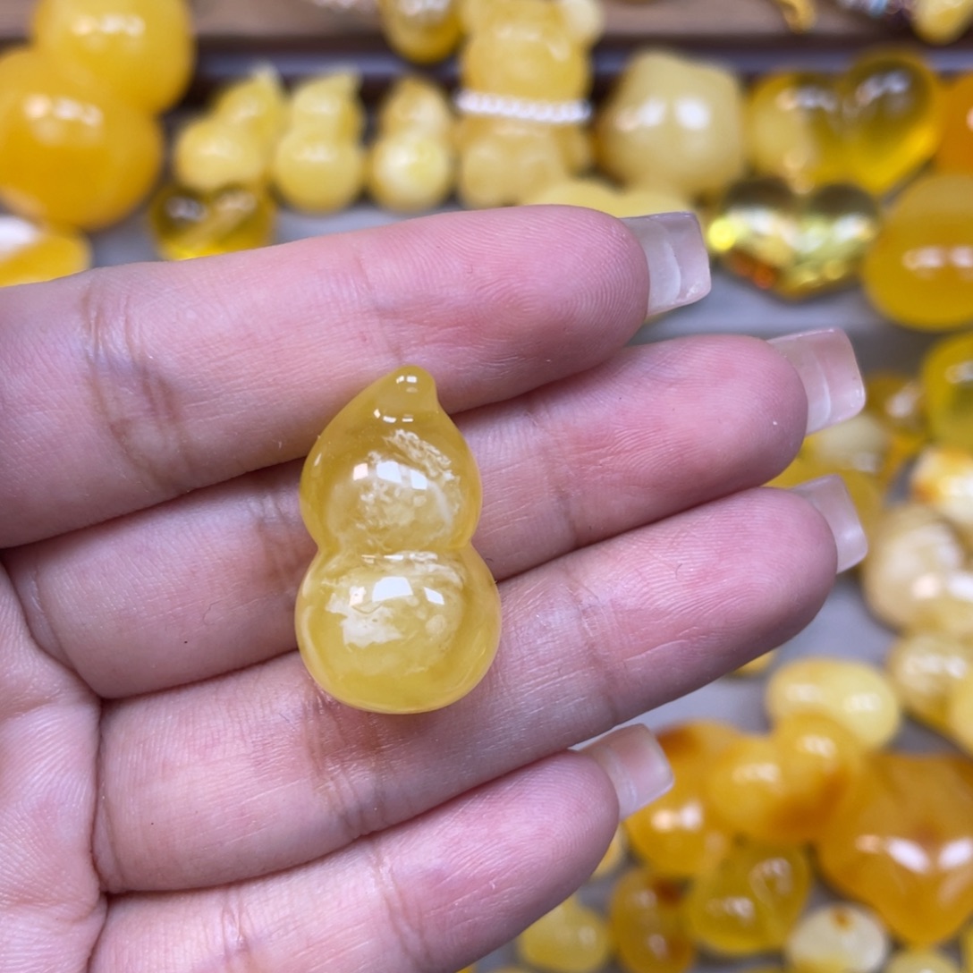 悠***扬琥珀未镶嵌珠宝奇石