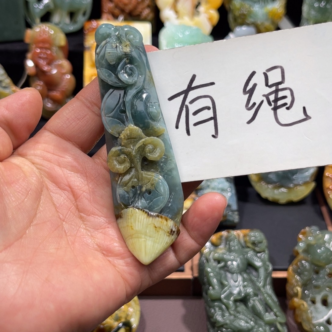 蛇纹石玉未镶嵌颈饰