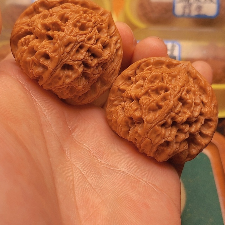 文玩核桃把件边43肚45球体水龙纹