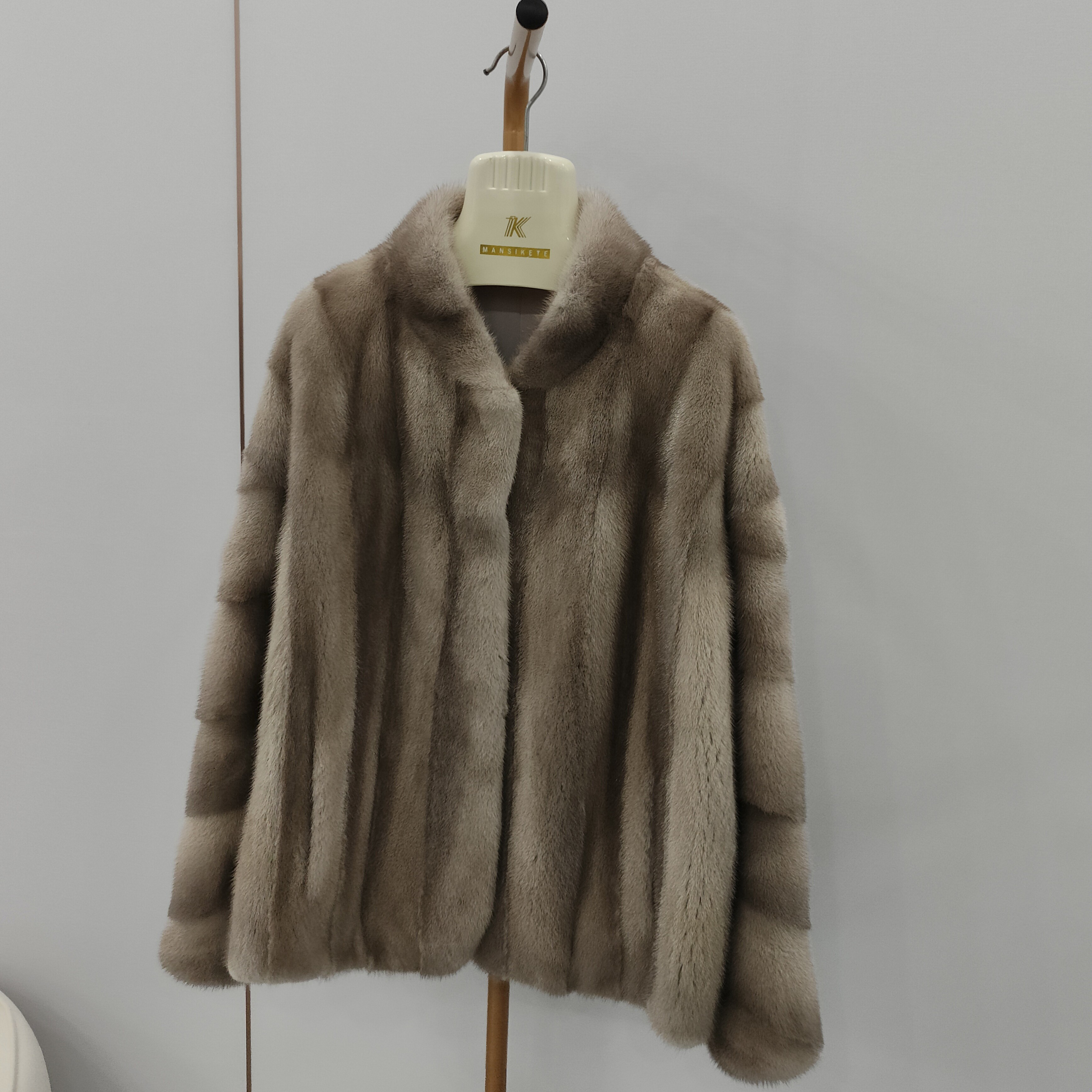 【水貂老板刚哥】秋季上新时尚百搭银蓝本色立V领高端进口水貂外套