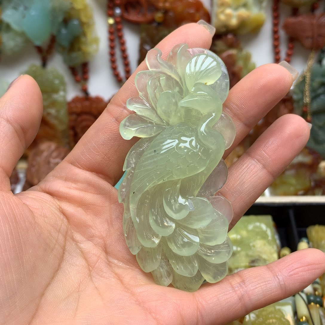 蛇纹石玉颈饰未镶嵌格**?